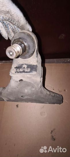 Рычаг передний левый