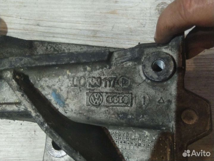 Кронштейн МКПП passat b6, golf 4, peugeot 207