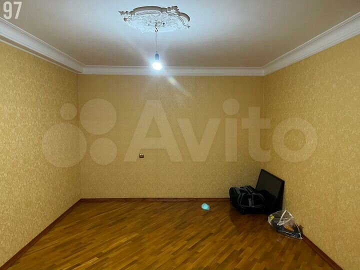 3-к. квартира, 85 м², 1/6 эт.