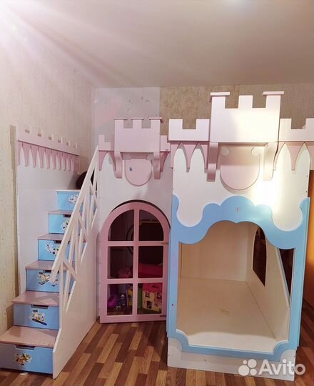 Двухъярусная кровать