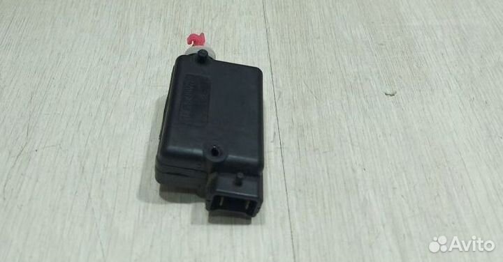Активатор доводчик замка Renault sandero stepway 2