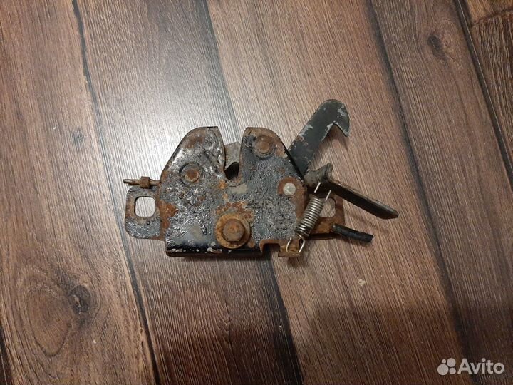 Замок капота Nissan Patrol Y60