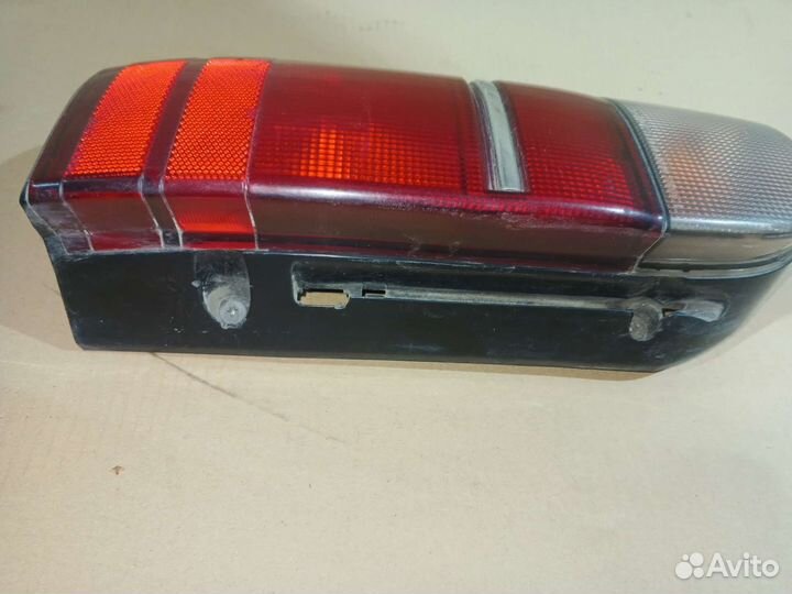 Фонарь задний левый Toyota Hiace 1996г