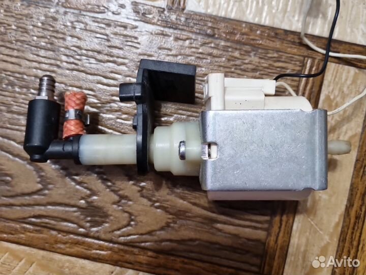 Помпа для кофемашины Delongi