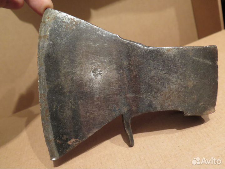 Топор зик 195. год