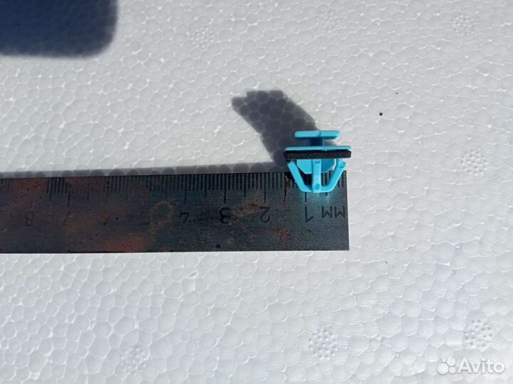 Клипсы крепления накладки порога Hyundai i40