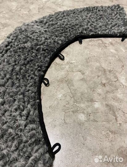 Берет и воротник из каракуля