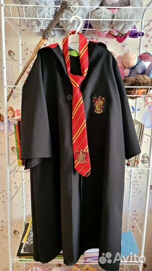 Мантия ученика Гриффиндора с галстуком и палочкой