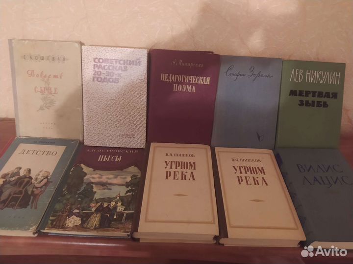 32 книги