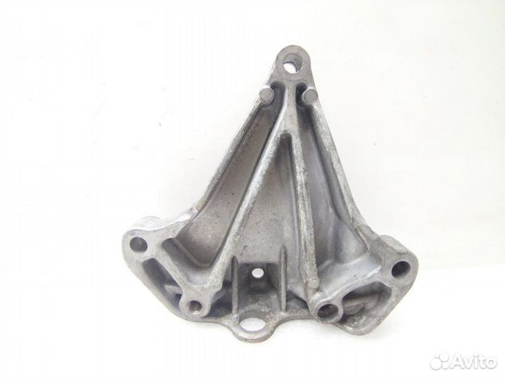 Кронштейн кпп Volkswagen Passat B6 1.4 CAX 2010