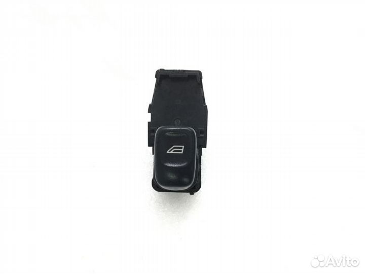 Кнопка стеклоподъемника задняя правая Volvo S60 1