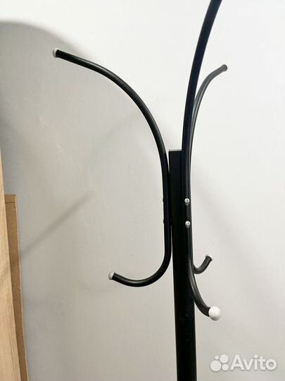 Вешалка напольная для одежды трехнога