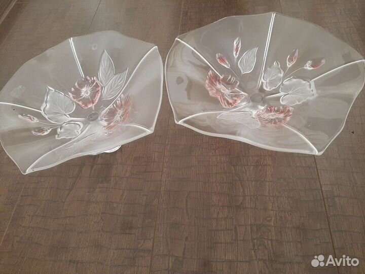 Ваза для фруктов на ножке