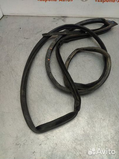 Уплотнитель задний левый Hyundai Elantra Hd седан