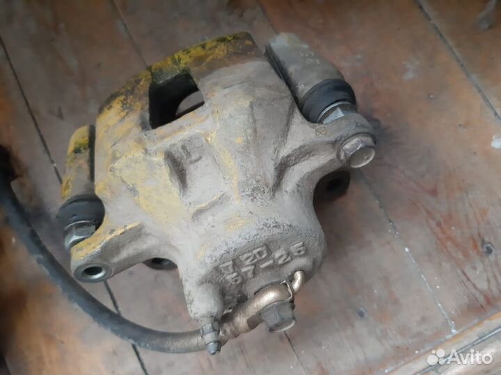 Суппорта передние на Toyota Caldina AZT246W