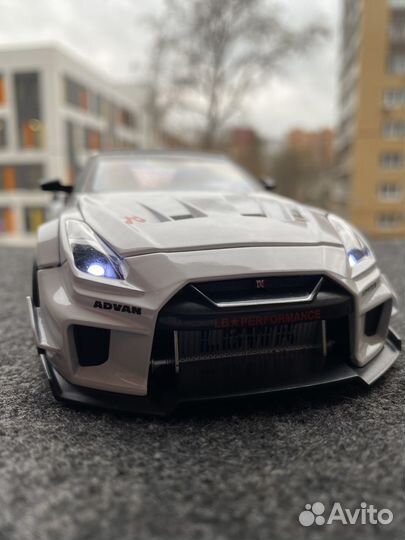 Модель авто Nissan GT-R R35