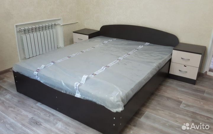 Кровать двухспальная с матрасом Хлоя