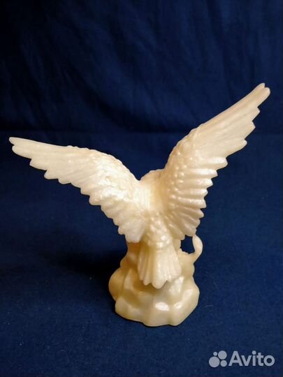 Статуэтка Орёл колкий пластик