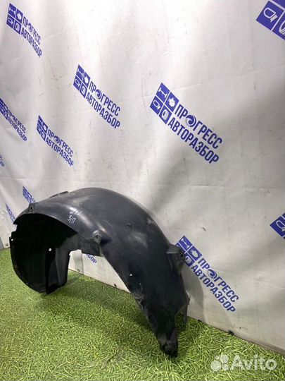 Подкрылок задний правый Renault Fluence седан 1.6