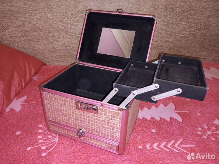 Сундук для косметики