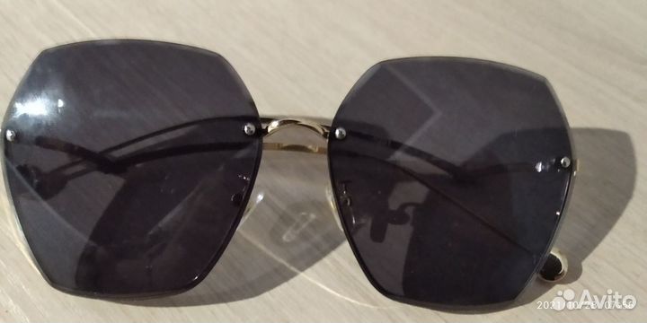 Очки солнцезащитные