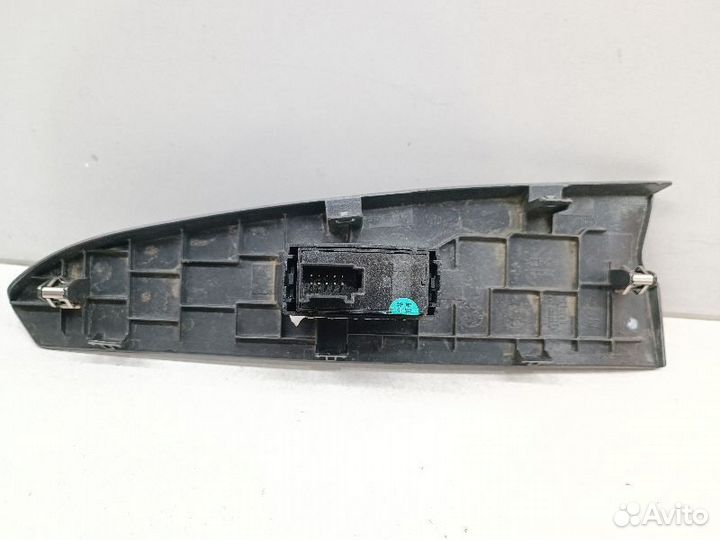 Кнопка стеклоподъемника переднего правого