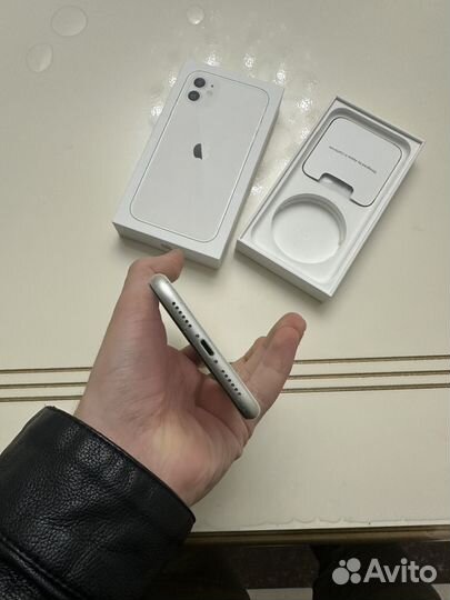 iPhone 11, 64 ГБ