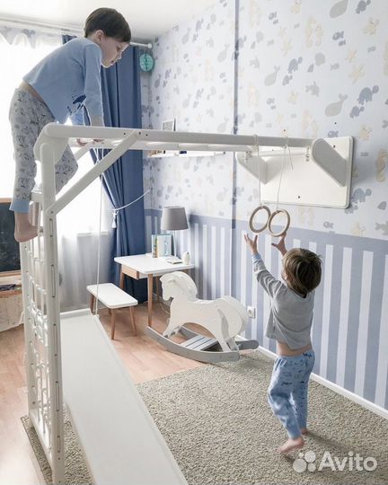 Детский спортивный уголок с горкой и турником