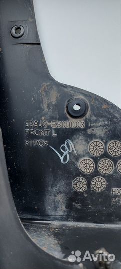 Передний левый брызговик infiniti fx35 s50 2007