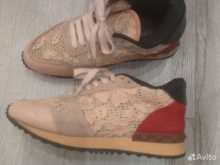 Кроссовки женские