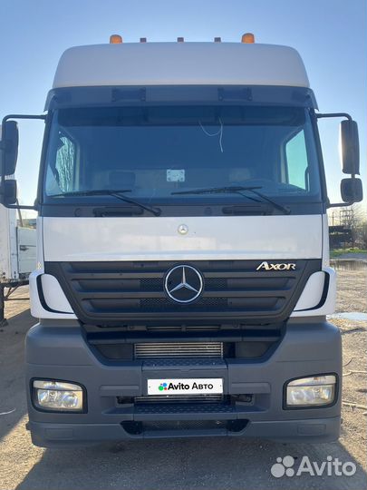 Mercedes-Benz Axor с полуприцепом, 2011