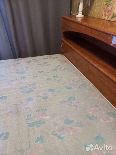 Кровать двухспальная с матрасом бу и комод