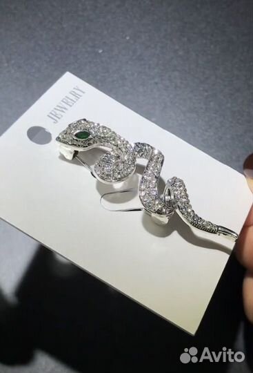 Брошь Сверкающая змейка символ 2025 года