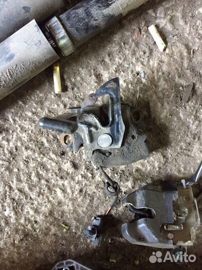 Замок капота Honda Civic 8 4D седан