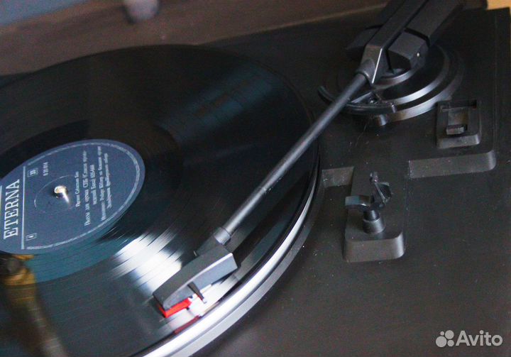 Sony/Виниловый проигрыватель / 50 пластинок