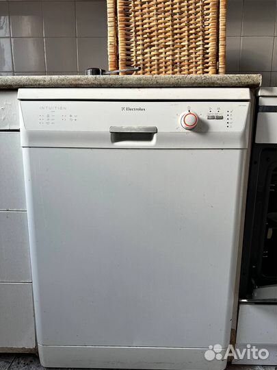 Посудомоечная машина Electrolux esf63021
