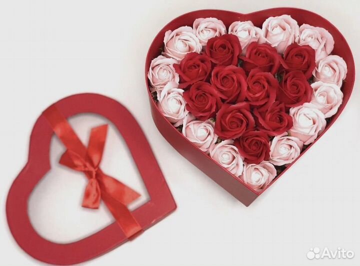 Букет из 25 мыльных роз в коробке в форме сердца