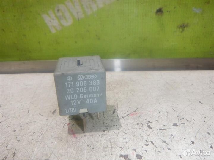 Реле топливного насоса Фольксваген Пассат Б3