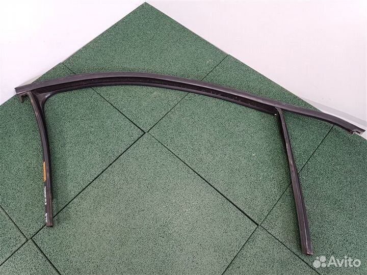 Уплотнитель стекла двери передний правый Vw Passat