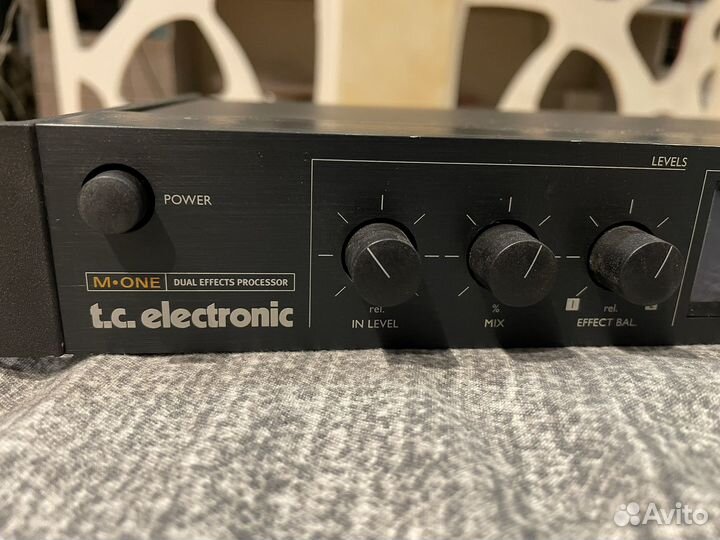 Процессор эффектов TC Electronic M-One