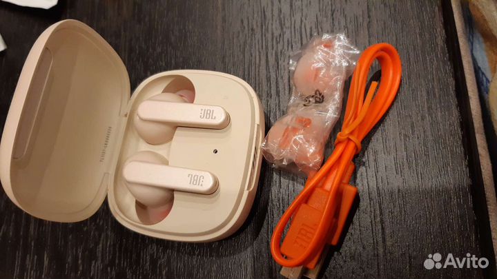 Беспроводные наушники jbl live pro+tws