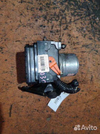 Блок ABS на Honda Mdx YD1 J35A