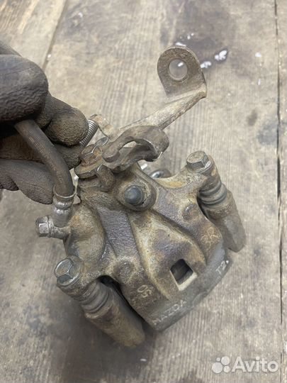 Суппорт тормозной задний Mazda CX-5