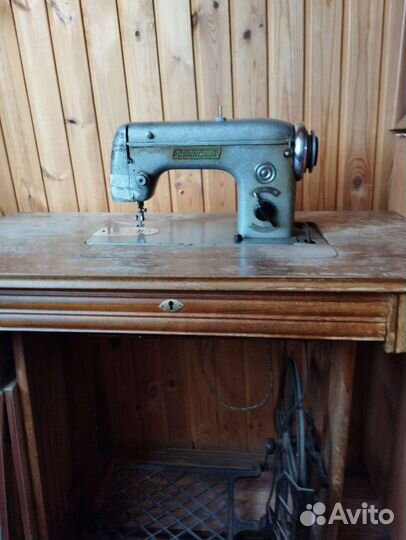 Швейная машина Панония