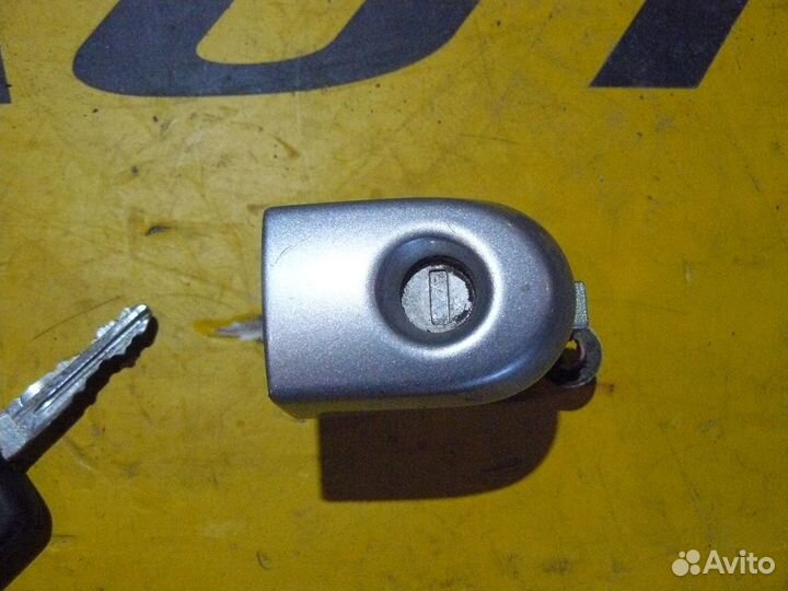 Вставка передней левой двери для Nissan Note 2008г