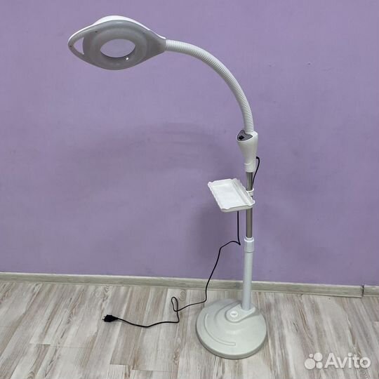 Лампа-лупа на гибкой гофре