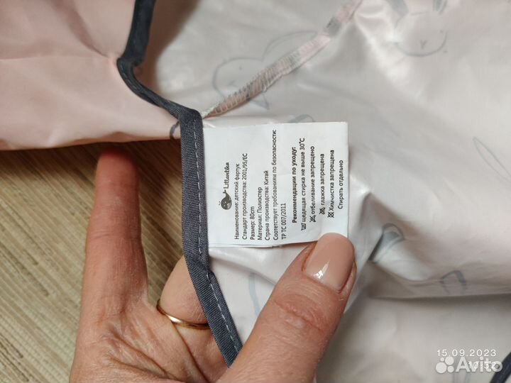 Слюнявчик нагрудник с рукавами