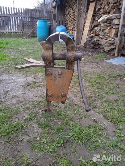 Тиски трубные СССР и кузнечные