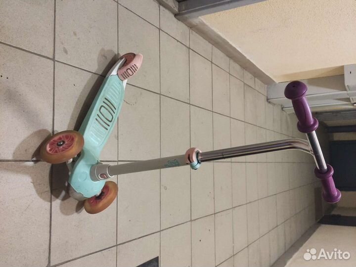 Самокат детский со светящимися колесами