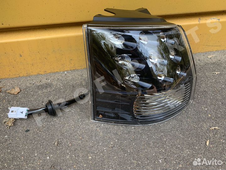 Фонарь левый Mitsubishi Outlander 2 XL 2007